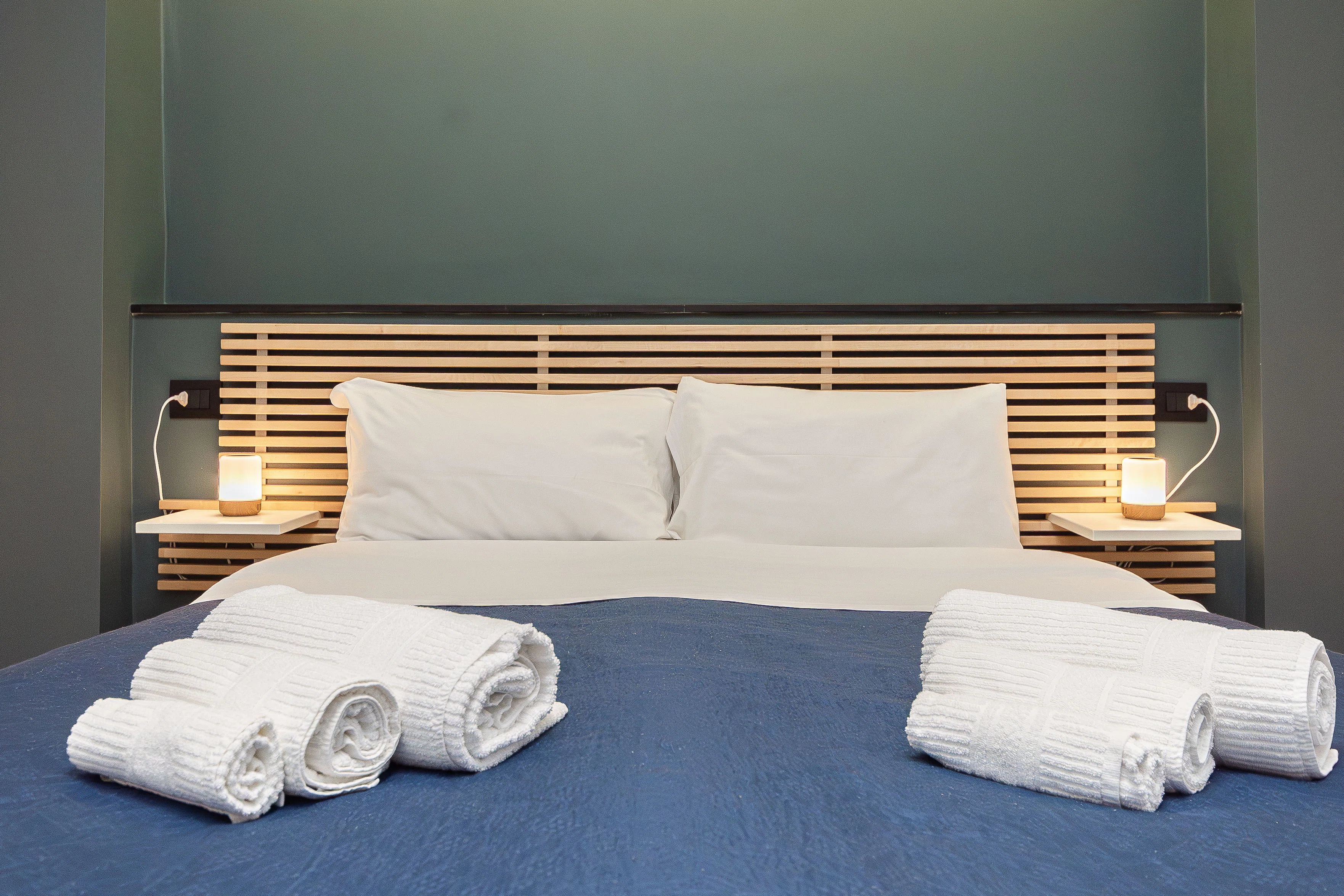 Bett mit frischen Handtüchern Einheit B